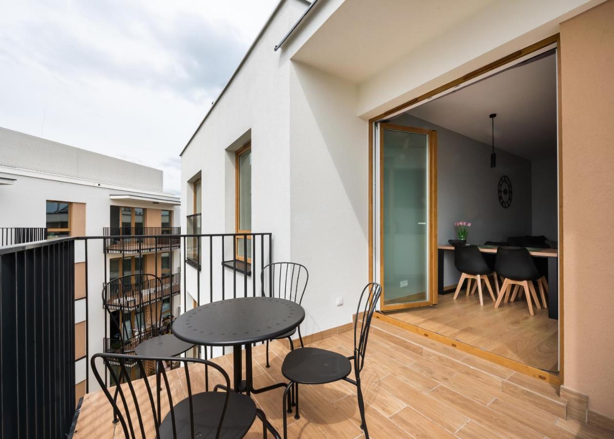 Wola Skwer Sunny Apartment ワルシャワ エクステリア 写真